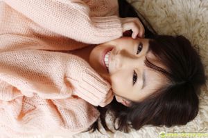Yua Saito << Fordern Sie eine sexy Pose mit einem unschuldigen Lächeln heraus!