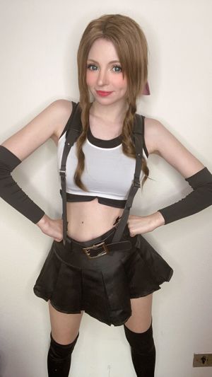 [Net Red COSER Photo] Brzoskwinia mleczna - Aerith Tifa Swap