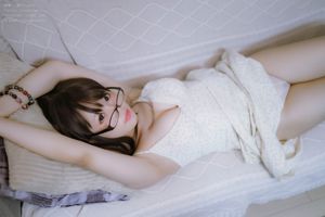 [Internet beroemdheid COSER foto] Schattig meisje Nyako kat-waanzinnig meisje en の samenwonen leven van casual kleding serie