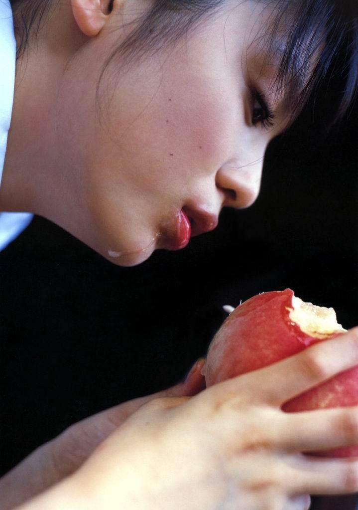 Yuika Motokariya Pagina 22 No.a40a82