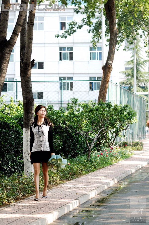 Modelo Youmei "Tiroteio de rua no outono" Silk "Language" [丽 丽 LiGui] Foto do pé de seda