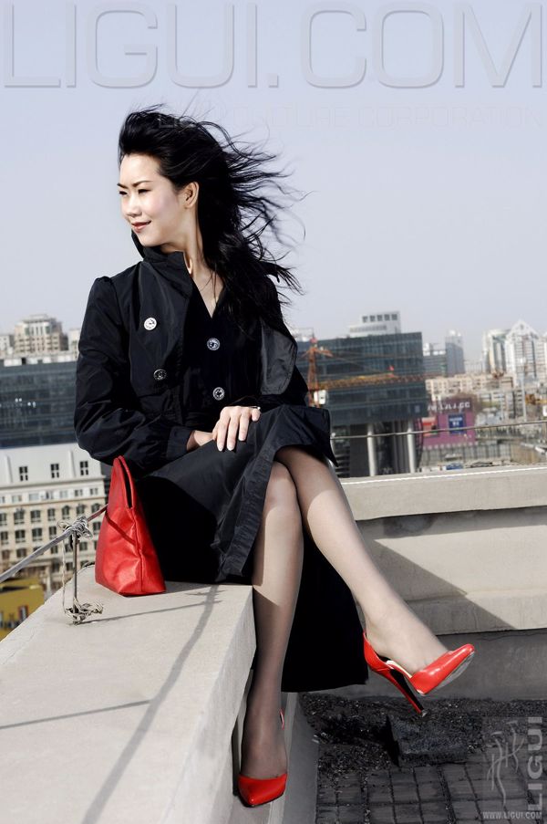 [丽 柜 LiGui] Model Cheng Hailun "Red and Black" Silk Foot Photo Picture