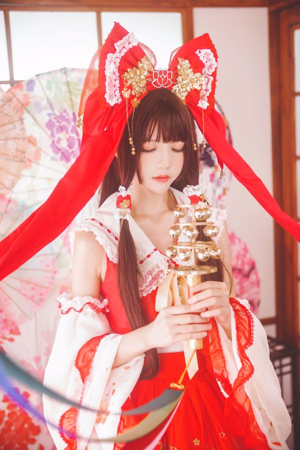 Sakura Momao "Reimu Happy New Year" [Lori COS]